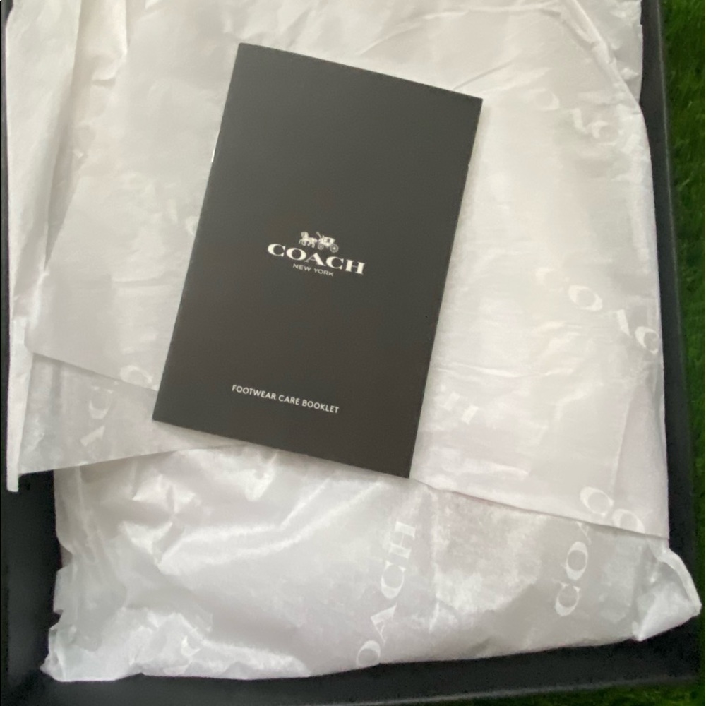 Coach Pocket Pool Slides, Black, 7, New - Picture 10 of 12